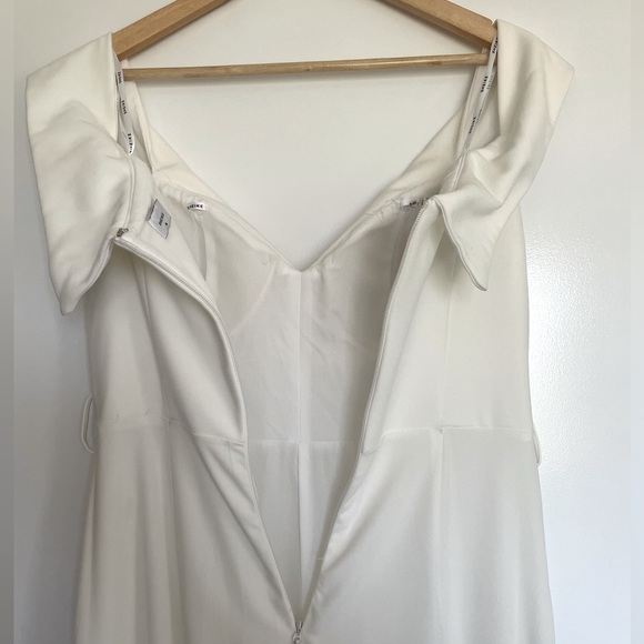 Full length, relaxed wide leg jumpsuit. - Picture 5 of 9